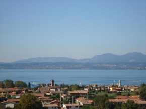  Villa d'epoca sul Lago di Garda con piscina interna e parco con laghetto  Лацизе